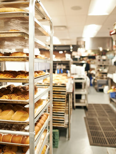 Quick cleaning of baking trays with JEROS's tray cleaner.