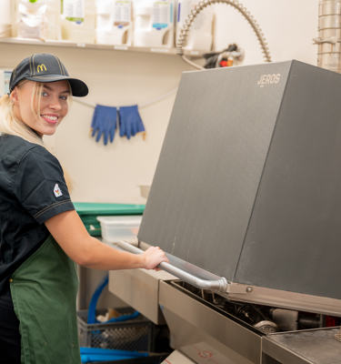 Commercial dishwasher | Small in size with high capacity